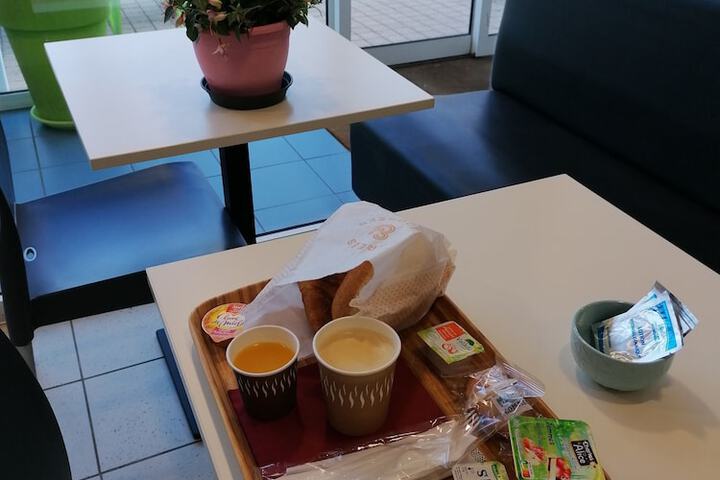 Breakfast/Coffee Service 21 of 28
