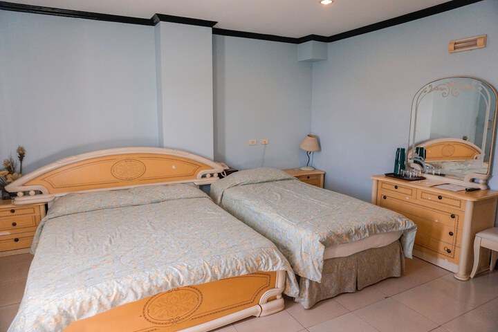Room 19 of 37