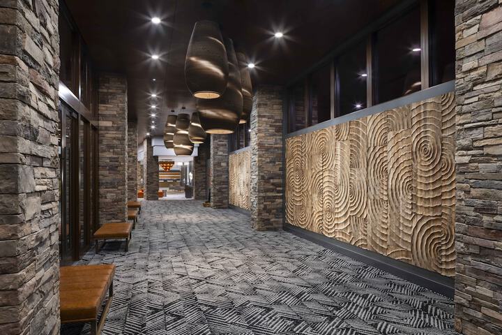 Ballroom/Hall 28 of 31