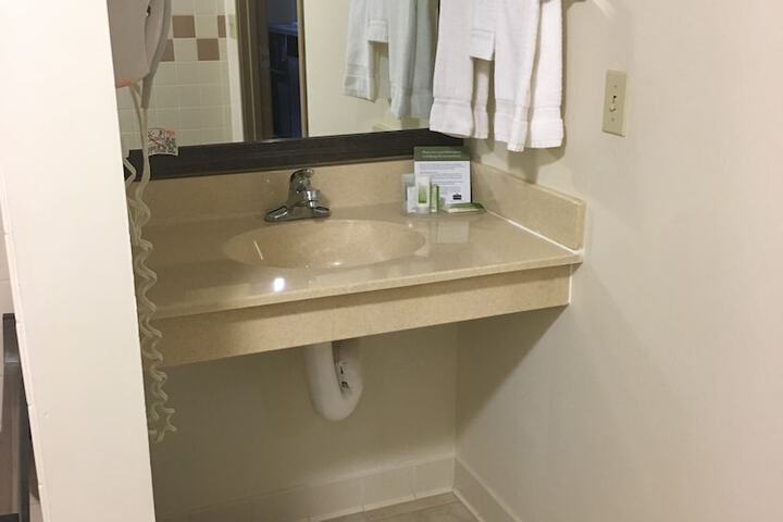 Bathroom sink