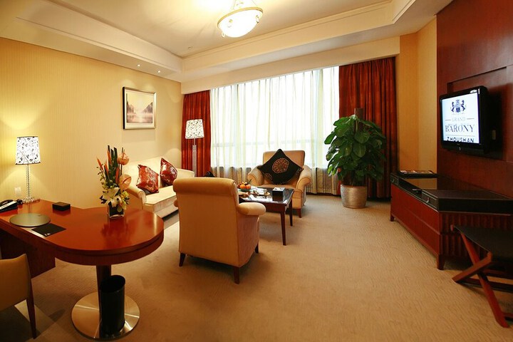 Room 17 of 38