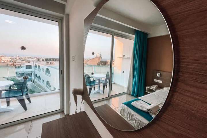 Room 27 of 57