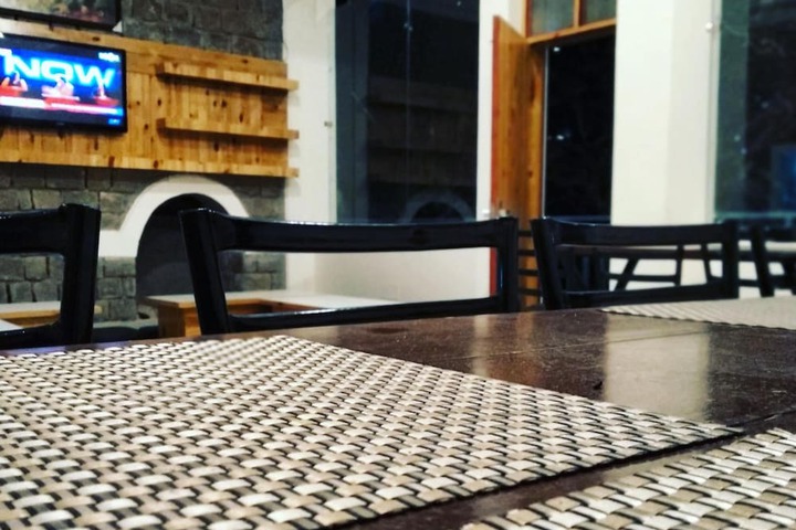 Dining 18 of 24