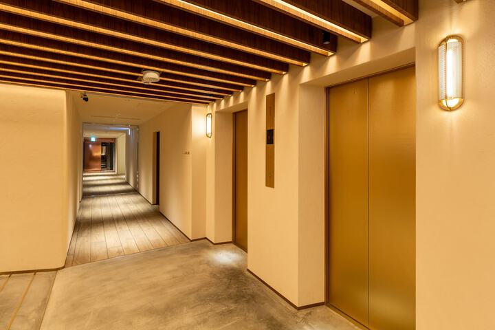 Entrance & Lobby