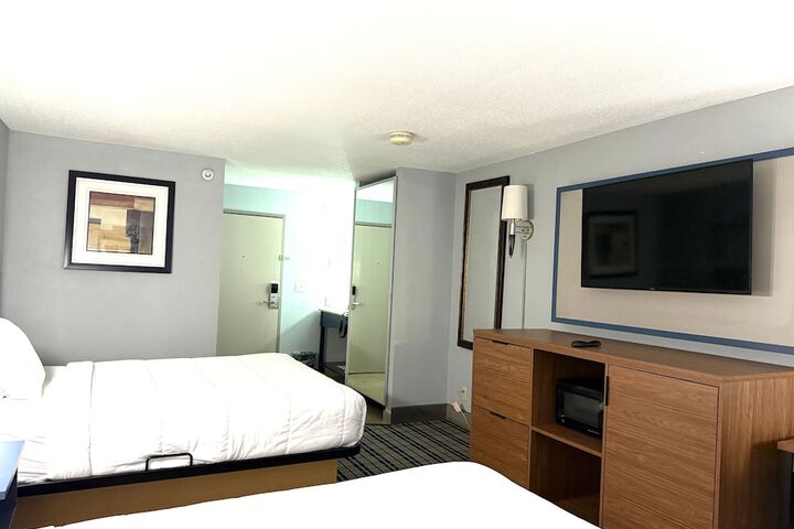 Room 9 of 27