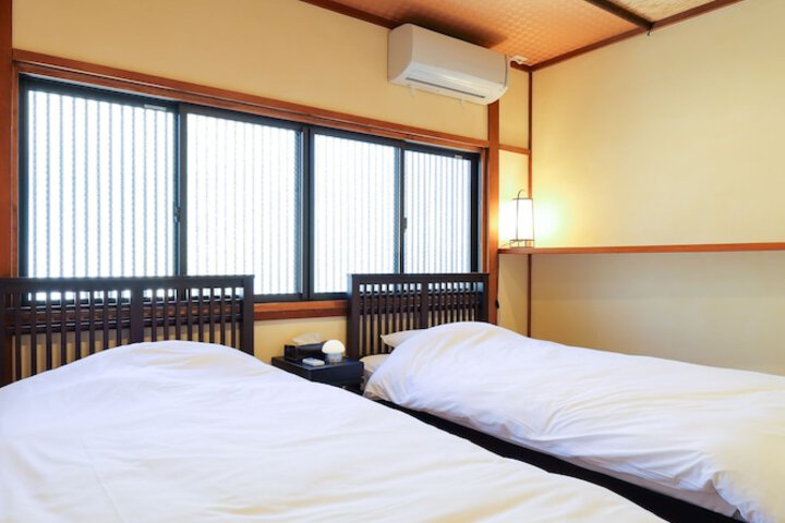 Room 3 of 46