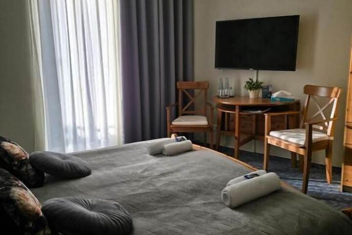 Room 3 of 43