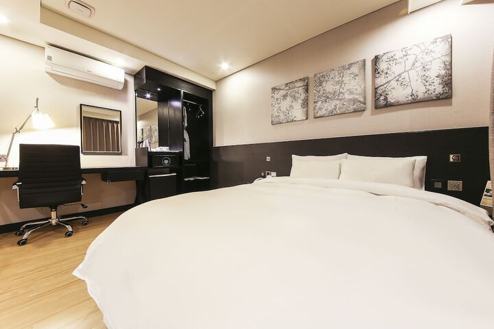 Room 14 of 60