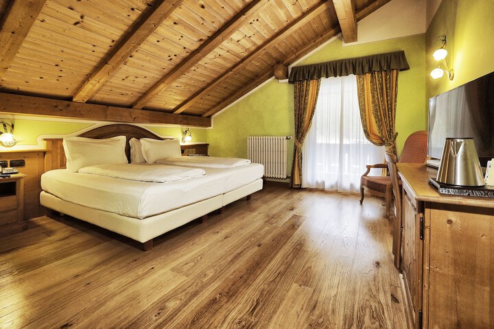 Room 4 of 35