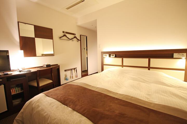 Room 3 of 84