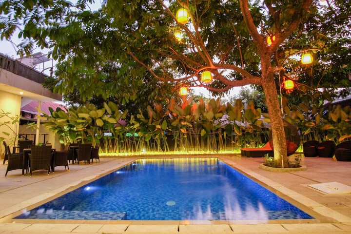 Pools & Facilities