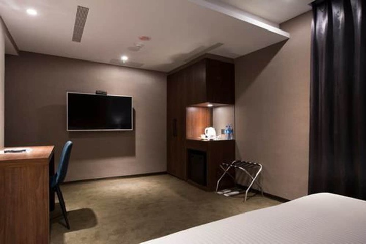 Room 13 of 43