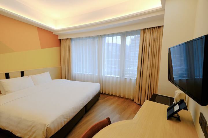 Room 9 of 67