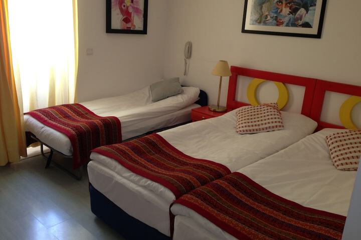 Room 9 of 144