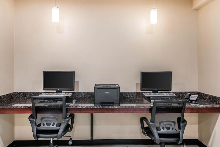 Business Center 34 of 36