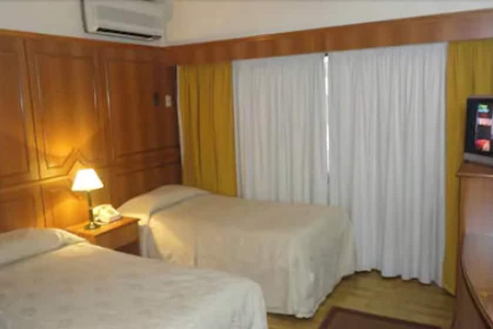 Room 10 of 29