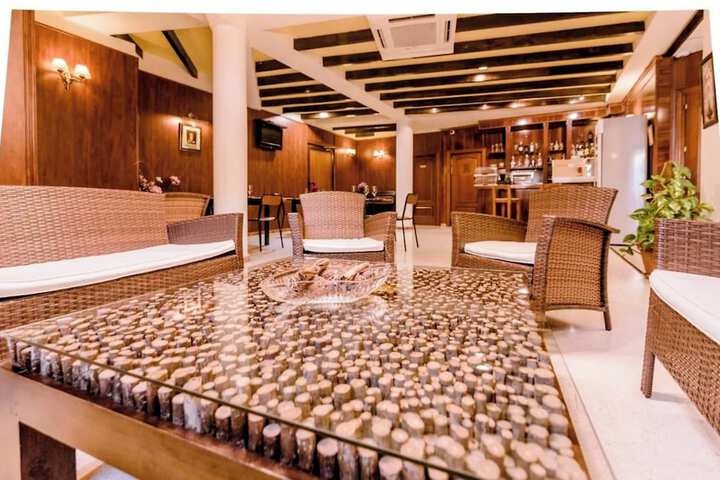 Lounge 38 of 45