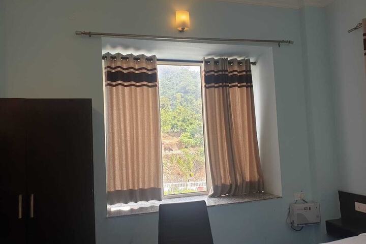 Room 10 of 25