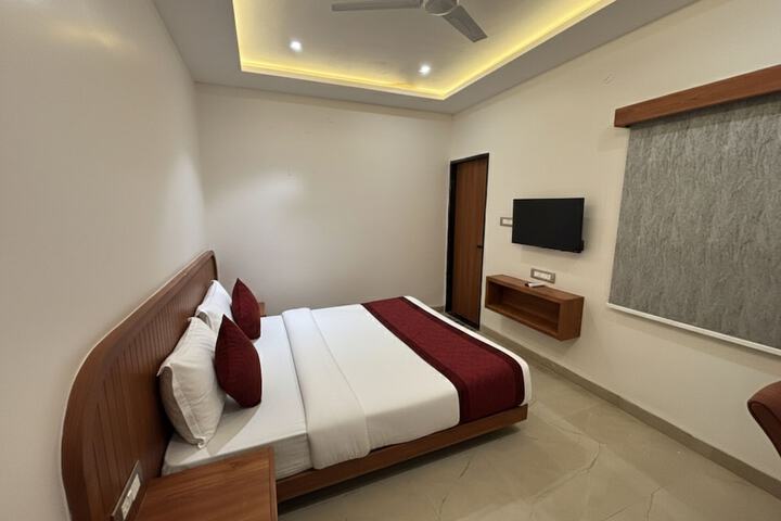 Room 10 of 31