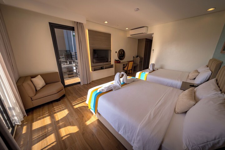 Room 8 of 33