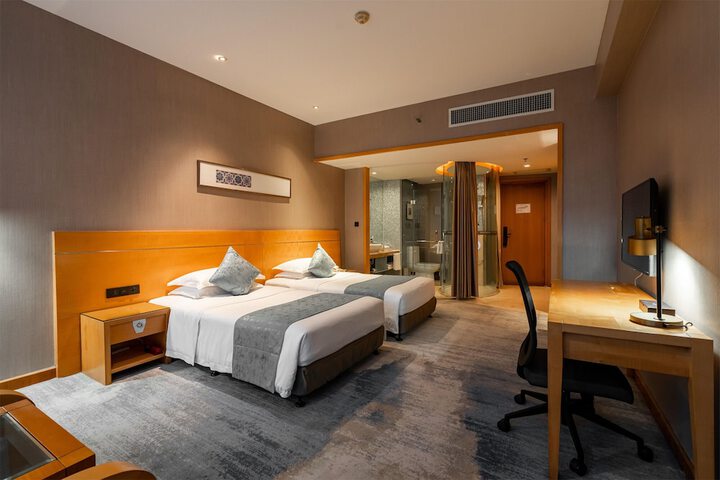 Room 15 of 82
