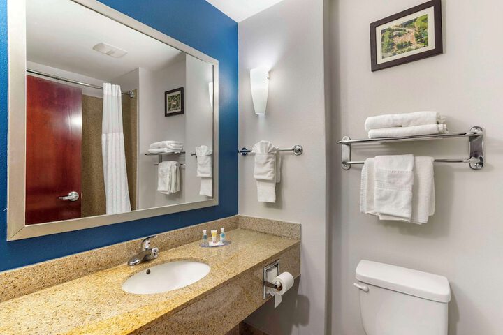Suite 2 Queen Beds (17 of 20)
