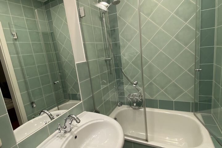 Room 54 of 77