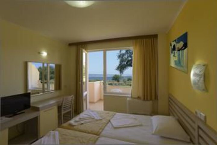 Room 14 of 25