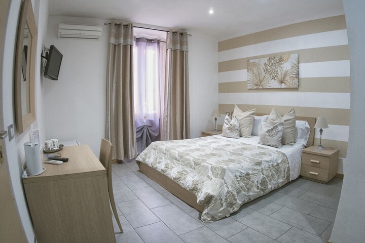 Room 12 of 104