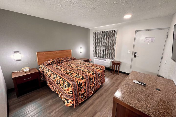 Room 14 of 16