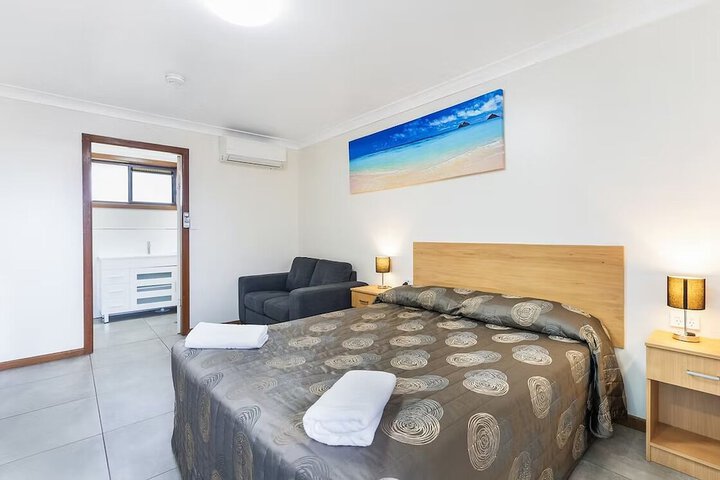 Room 4 of 4