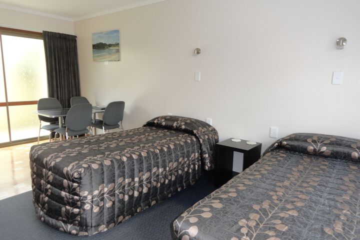 Room 3 of 33