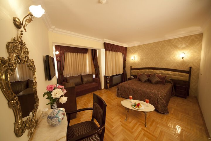 Room 8 of 87