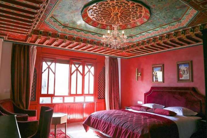 Room 14 of 65