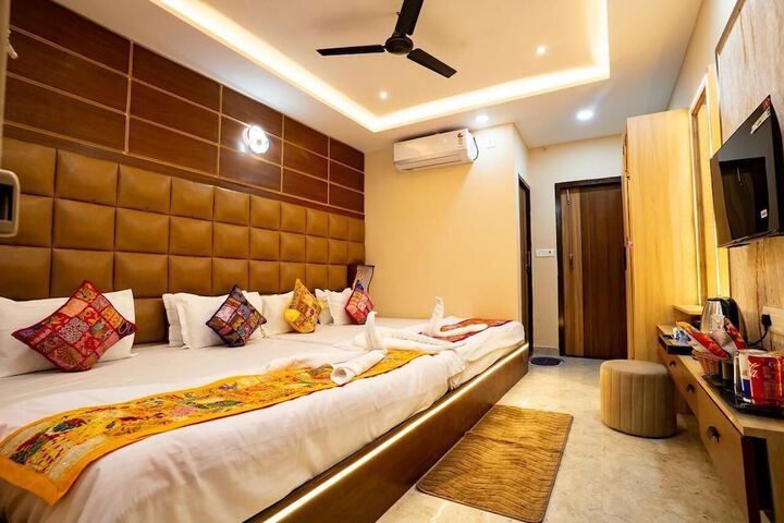 Room 15 of 26