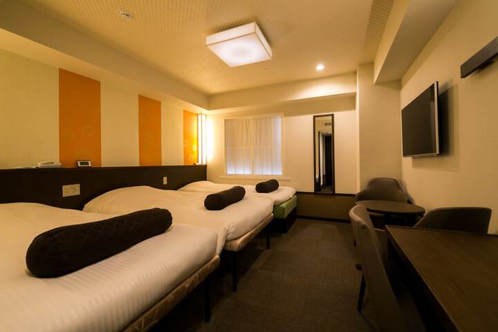 Room 6 of 51