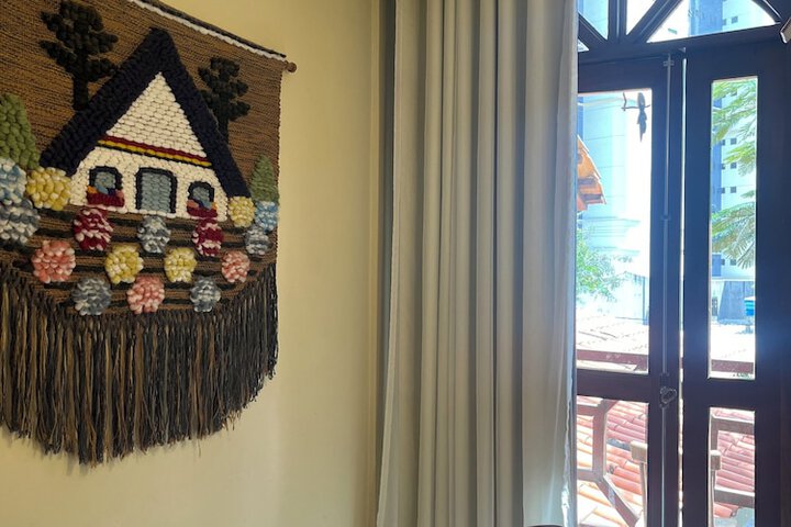 Room 32 of 80