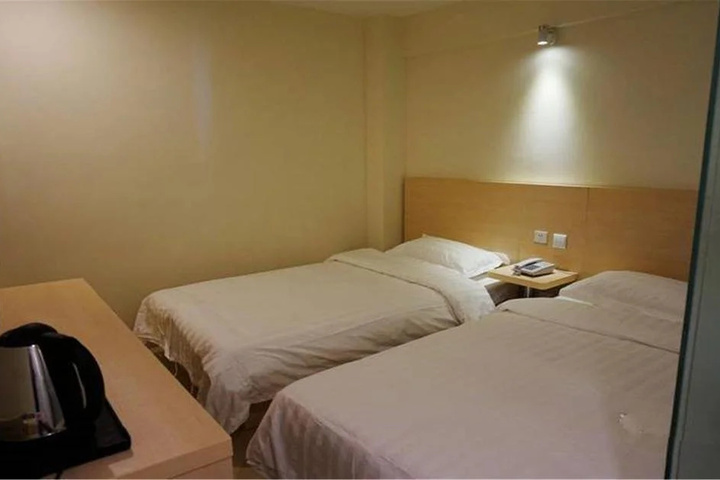 Room 5 of 9