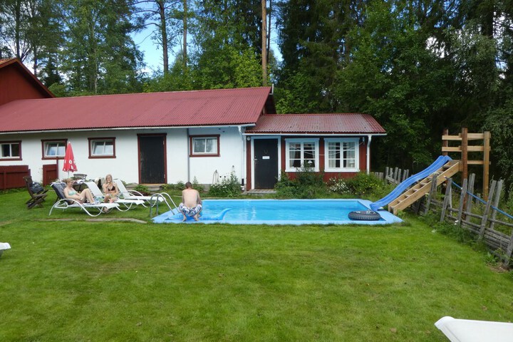Pool 32 of 73