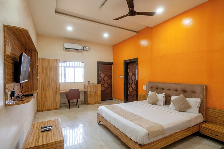 Room 13 of 73