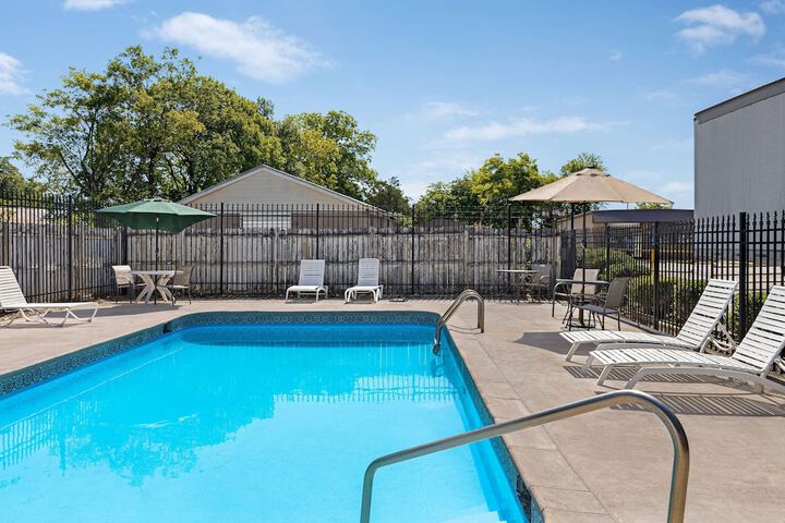 Pool 21 of 31