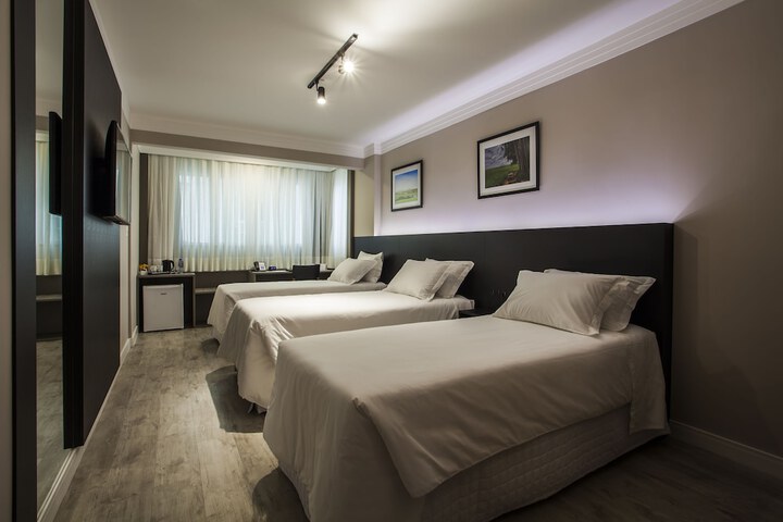 Room 12 of 90