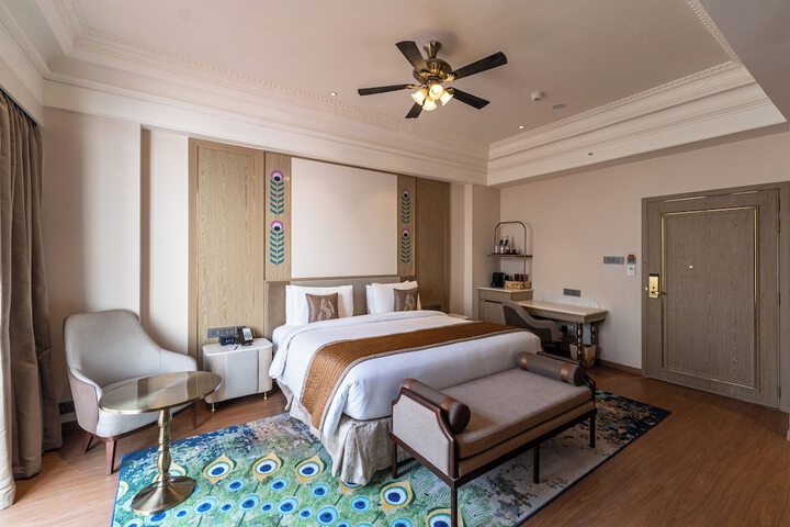 Room 32 of 159
