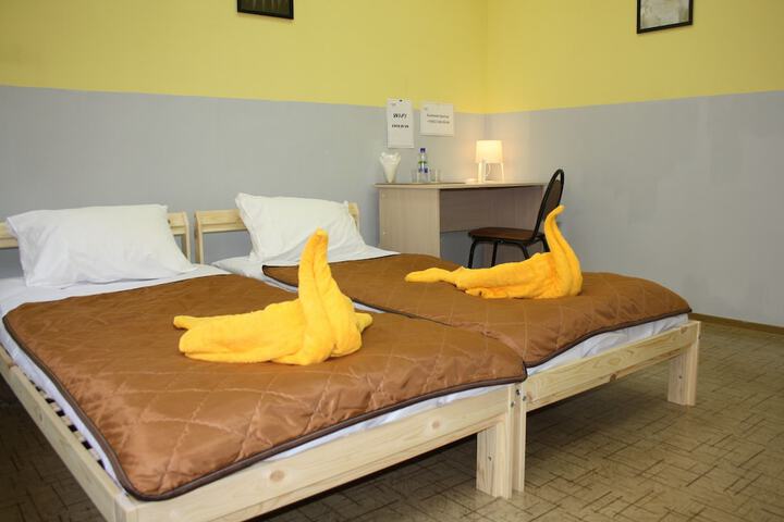 Room 8 of 12