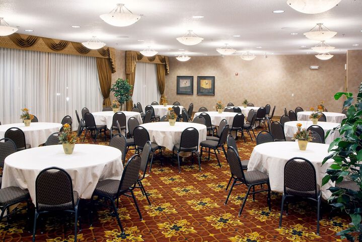 Ballroom/Hall 25 of 39