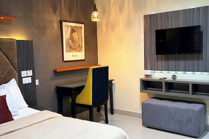 Room 176 of 288