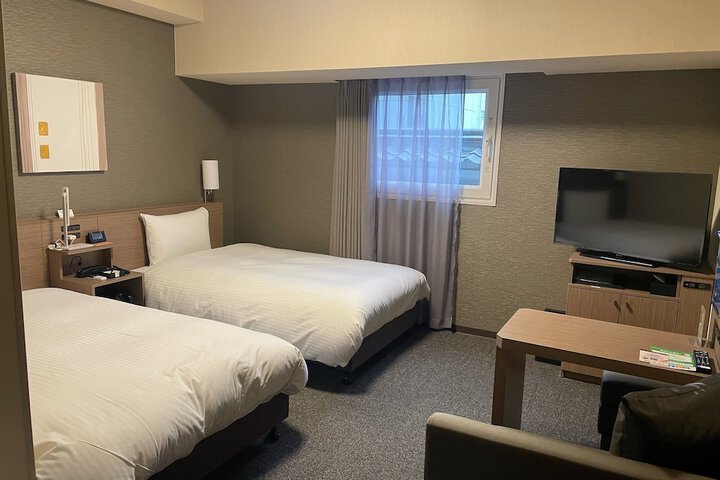 Room 4 of 13