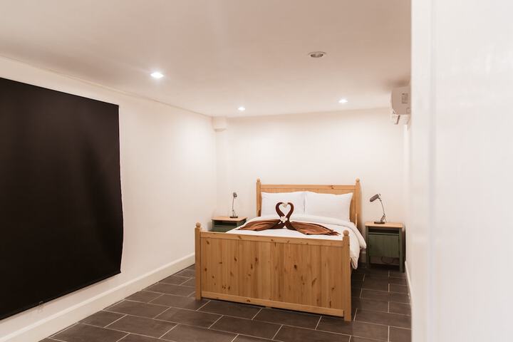 Room 14 of 353