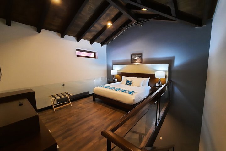 Room 30 of 103