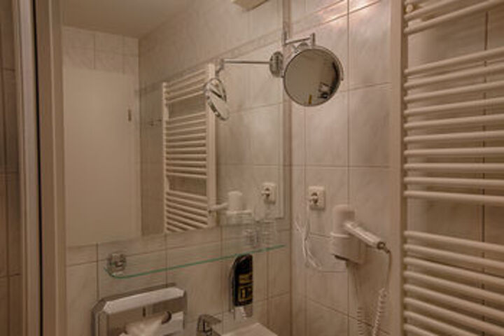Room 2 of 15
